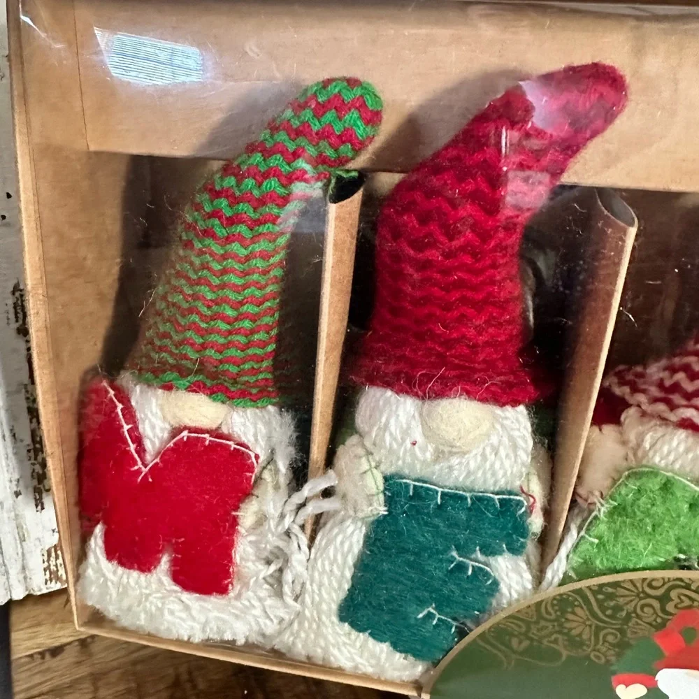 Gnome for the Holidays - Merry Garland